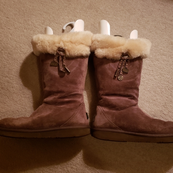 UGG Plumdale Charm Boots - like new - Picture 3 of 8